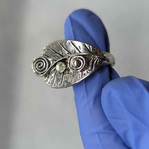 Swirly leaf ring 💍 - Picture 3 of 8